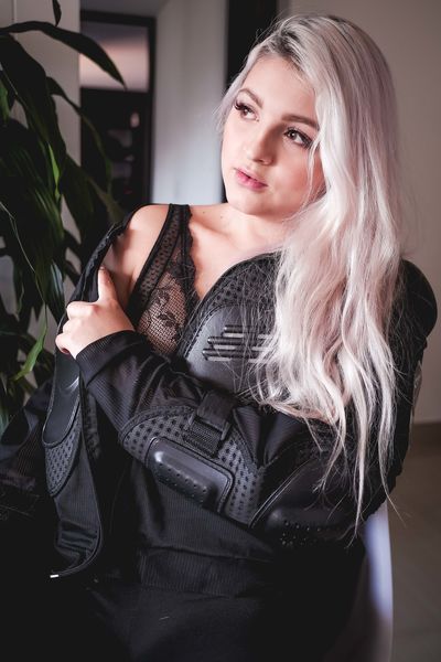 carolin G