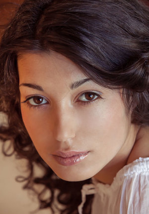 Solo girl Dani Daniels rocks her thong clad booty in a dresser mirror